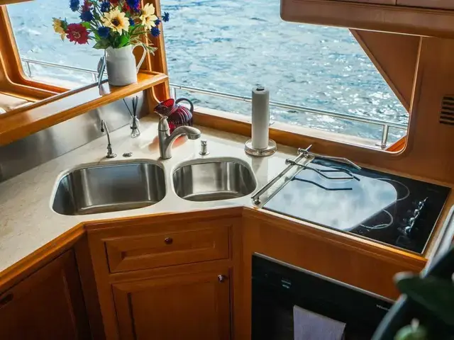 Offshore Yachts 72 Pilot House