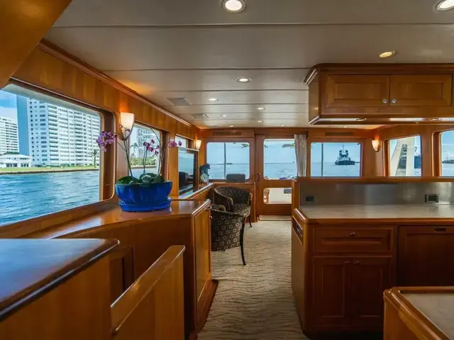 Offshore Yachts 72 Pilot House