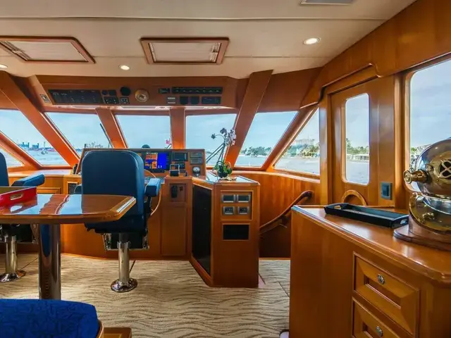 Offshore Yachts 72 Pilot House