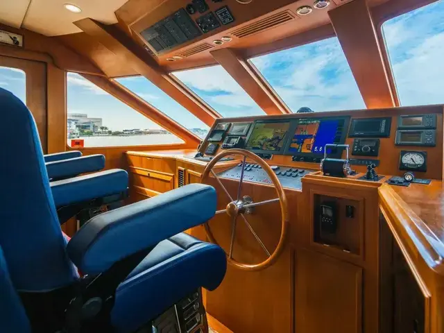 Offshore Yachts 72 Pilot House