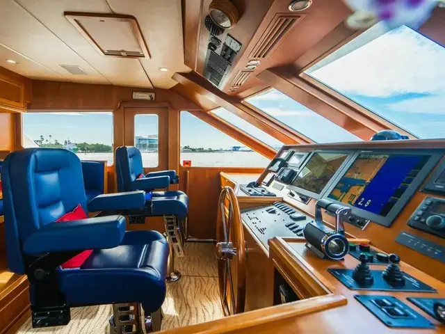 Offshore Yachts 72 Pilot House