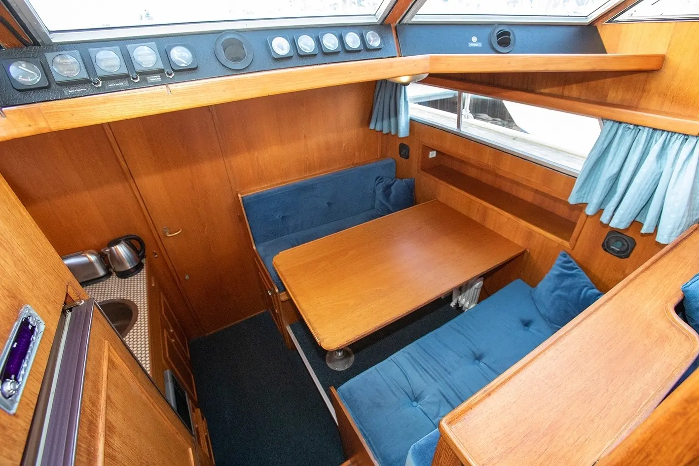 1984 Neptunus 106 flybridge