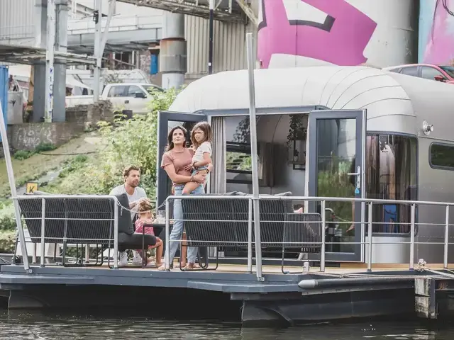 The Coon 1000 Houseboat