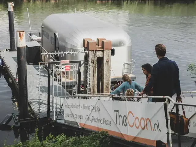 The Coon 1000 Houseboat