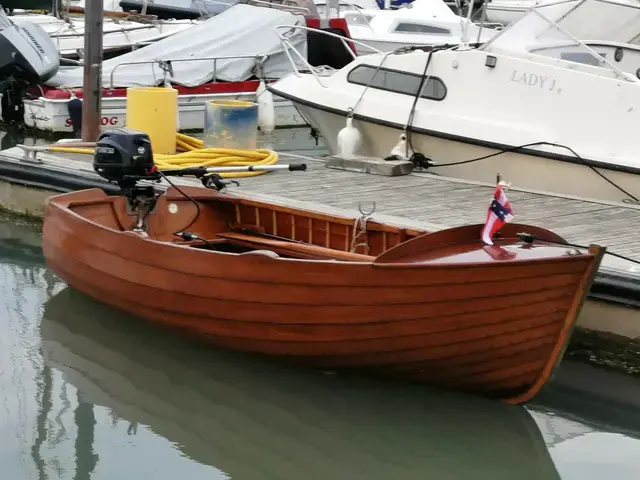 Classic Moorman Bros Clinker Rowing Dinghy