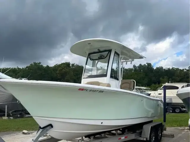 Sea Hunt Ultra 235 Se