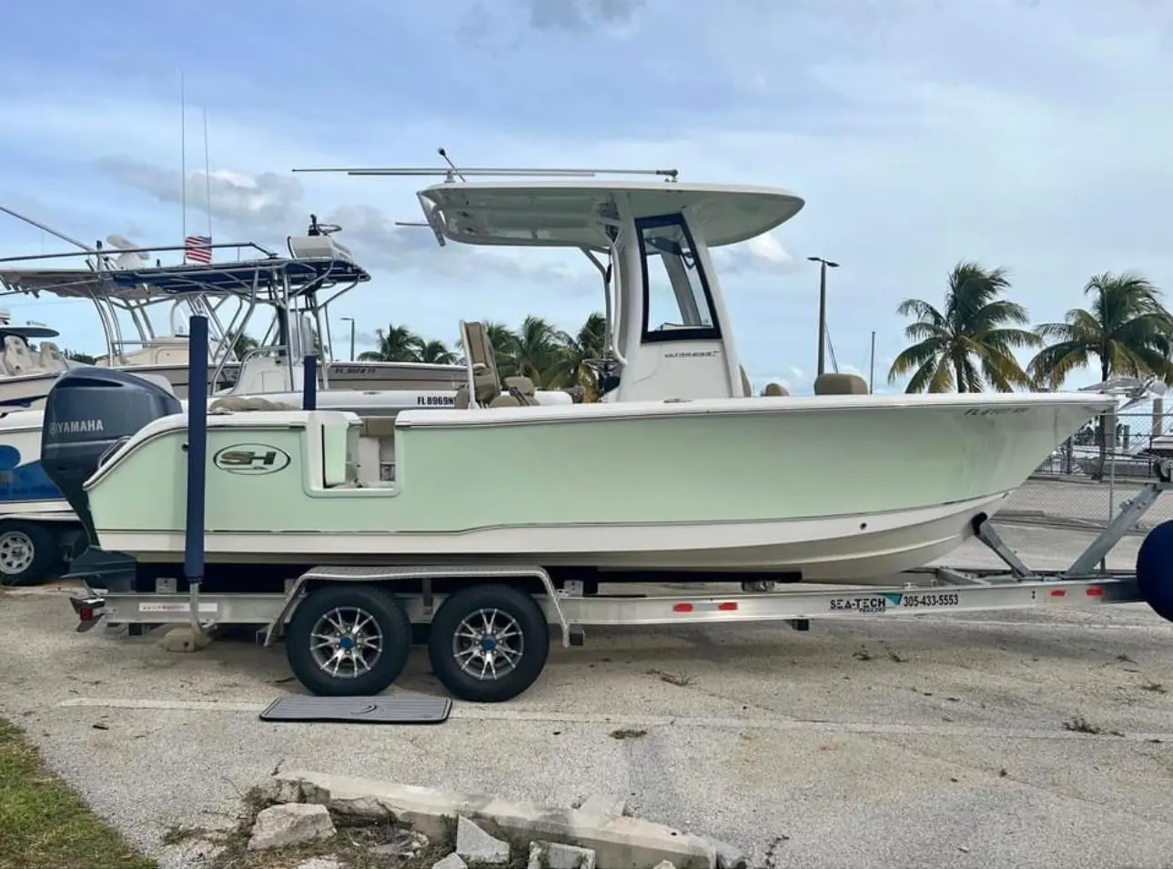 2018 Sea Hunt 235