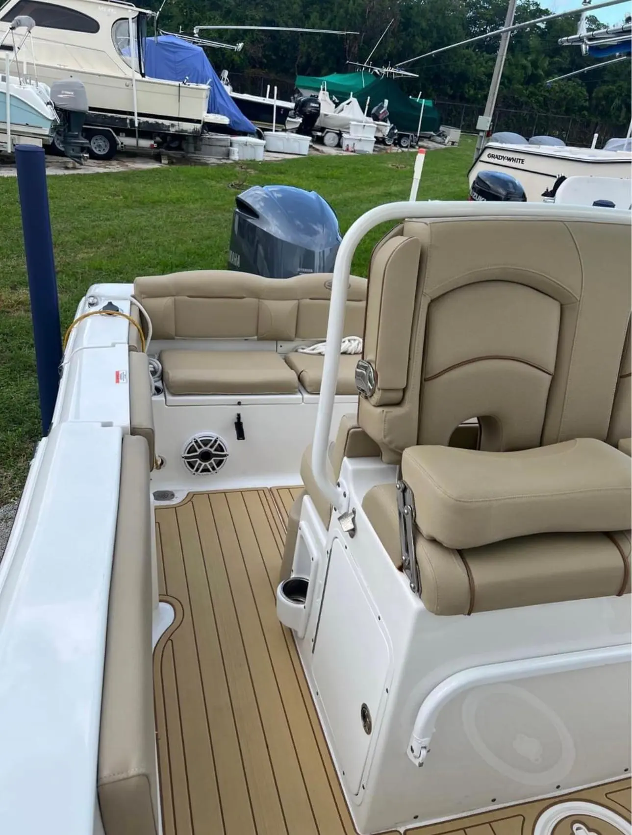 2018 Sea Hunt 235