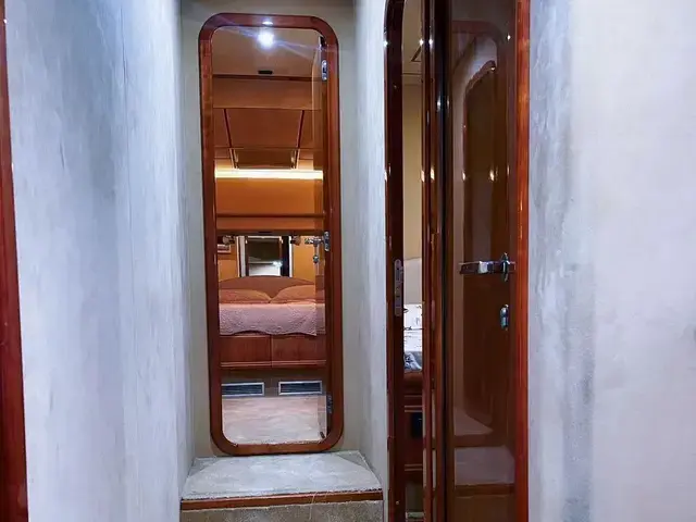 Ferretti Yachts 80