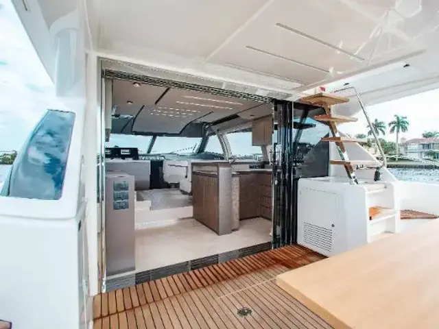 Ferretti Yachts 550