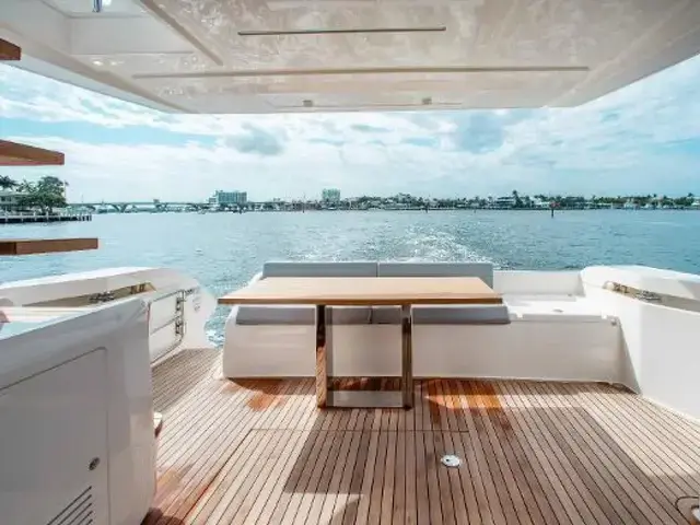 Ferretti Yachts 550