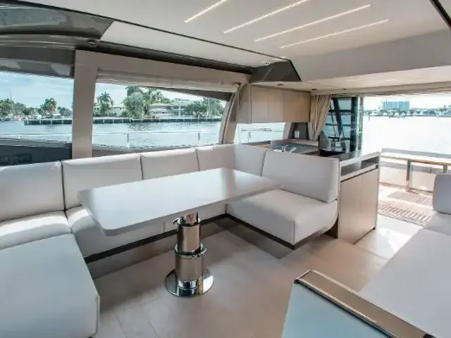 Ferretti Yachts 550