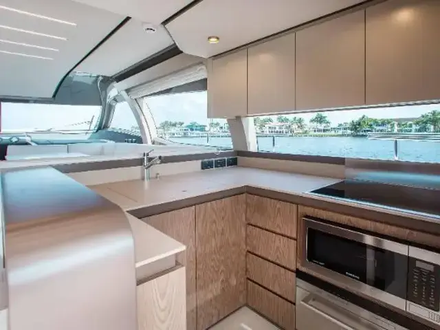 Ferretti Yachts 550