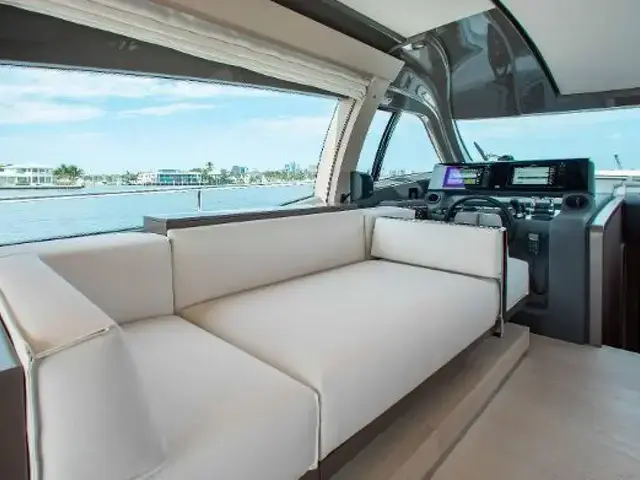 Ferretti Yachts 550