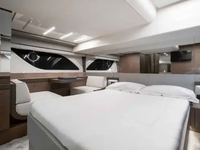 Ferretti Yachts 550