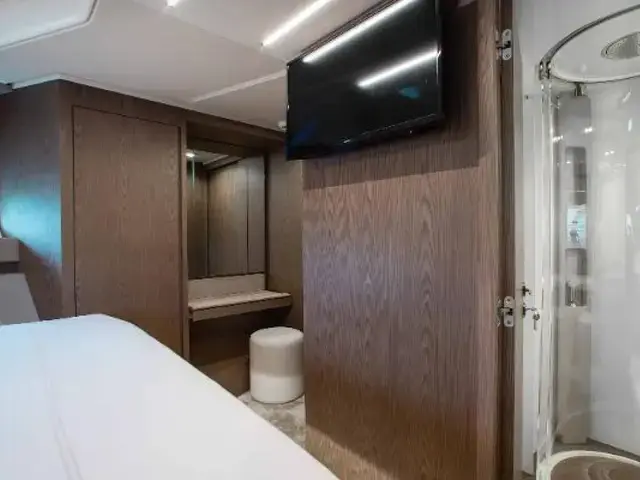 Ferretti Yachts 550