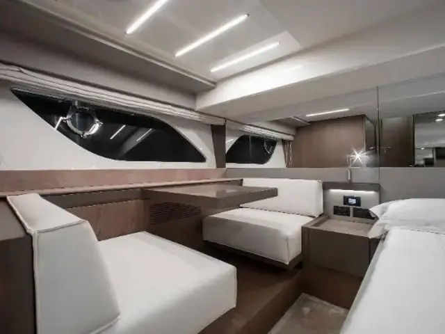 Ferretti Yachts 550