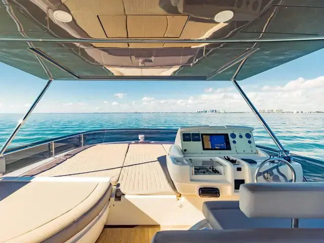 Ferretti Yachts 750