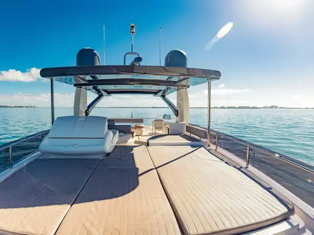 Ferretti Yachts 750