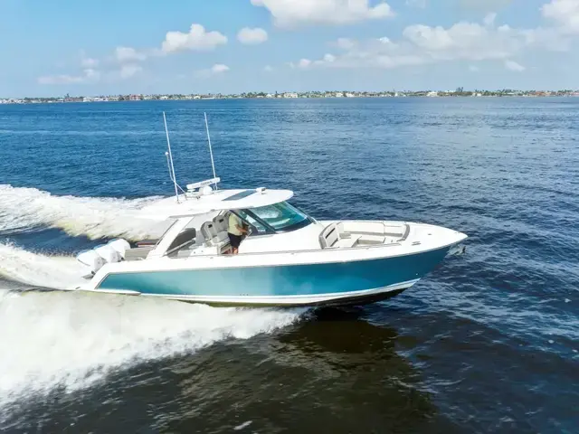 Tiara 38