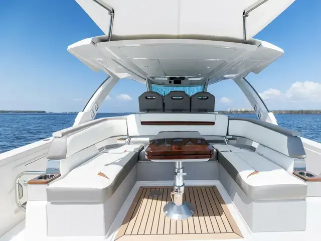 Tiara Yachts 38 Ls