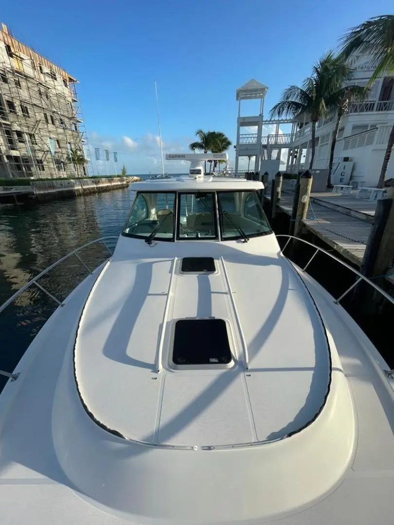 2017 Pursuit 385 offshore