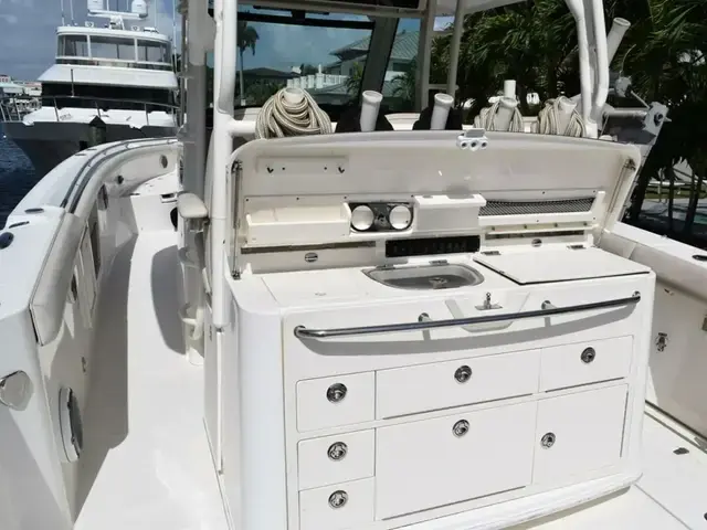 Boston Whaler 350 Outrage