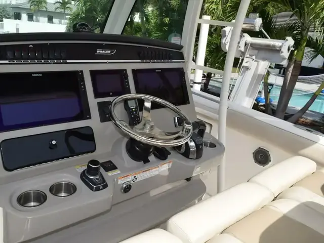 Boston Whaler 350 Outrage