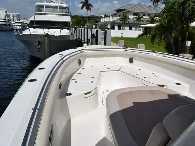 Boston Whaler 350 Outrage