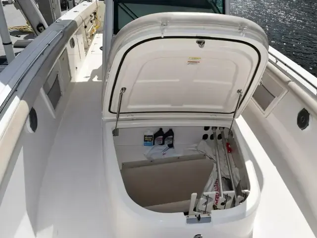 Boston Whaler 350 Outrage