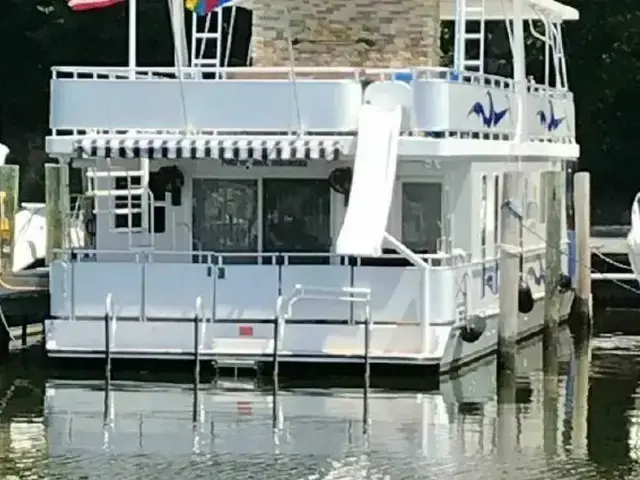 Sumerset Houseboat