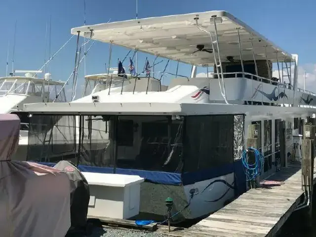 Sumerset Houseboat