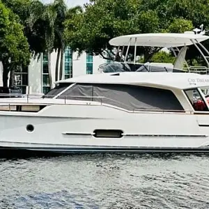 2022 Greenline 48 Flybridge with Hardtop