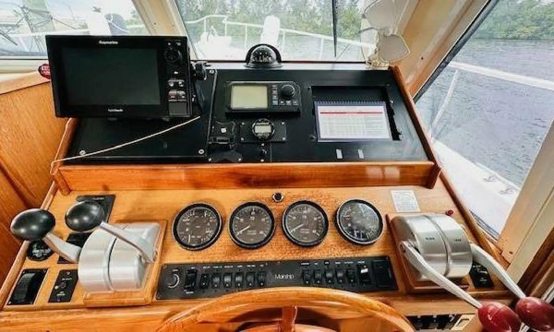 1999 Mainship 430 trawler