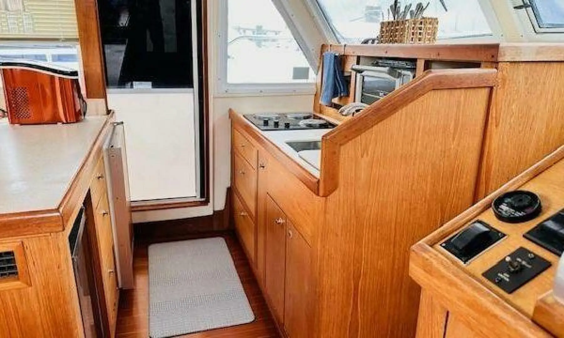 1999 Mainship 430 trawler