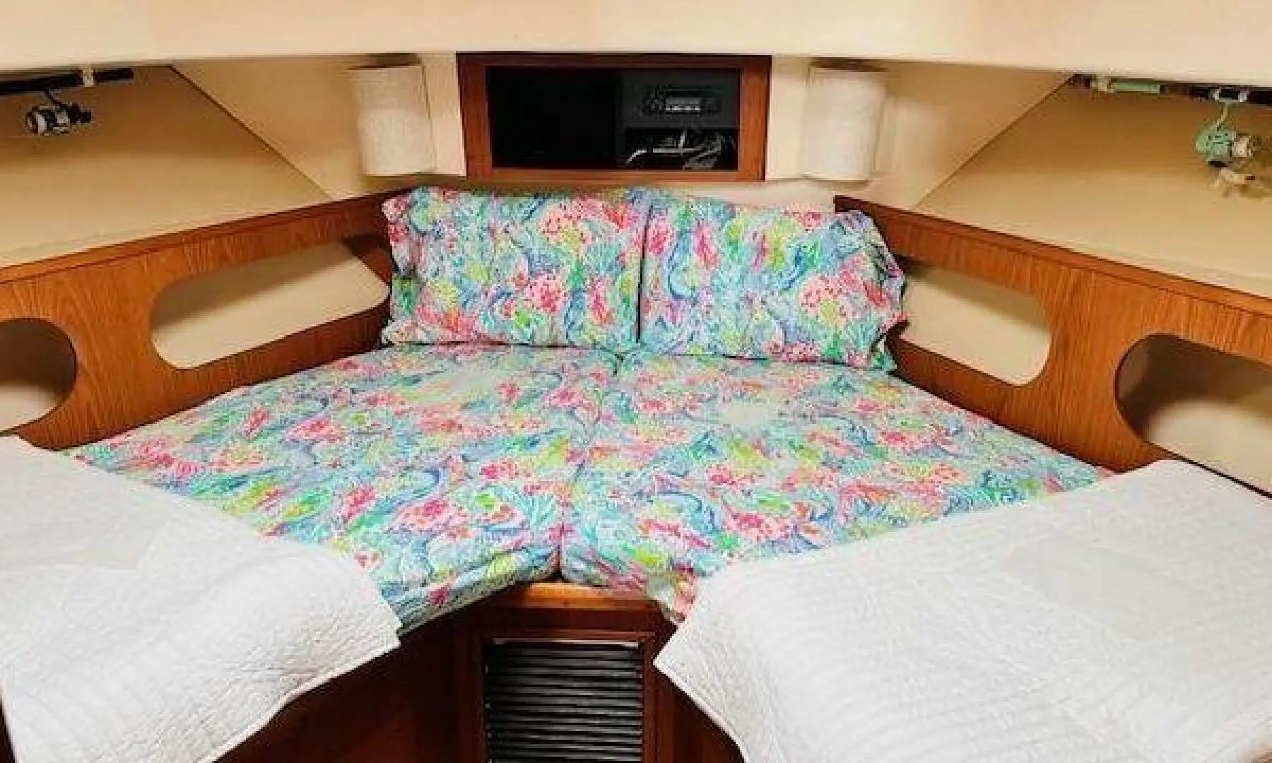 1999 Mainship 430 trawler