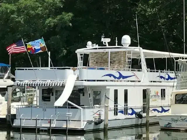 Sumerset Houseboat