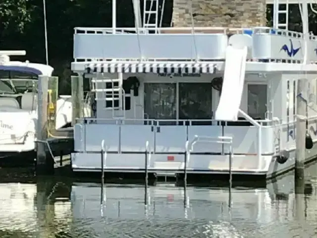 Sumerset Houseboat