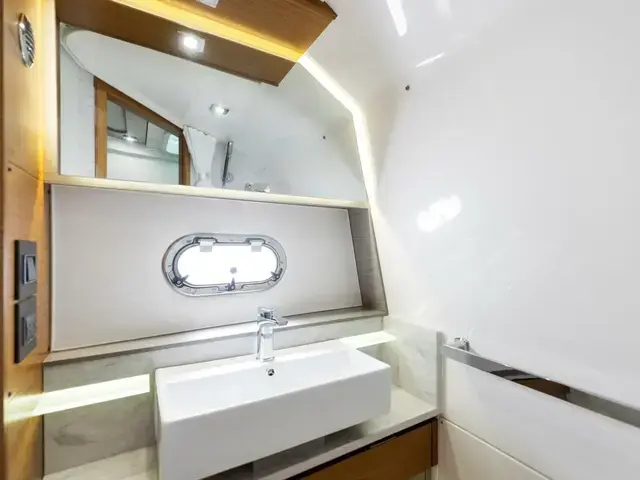 Tiara Yachts 38 Ls