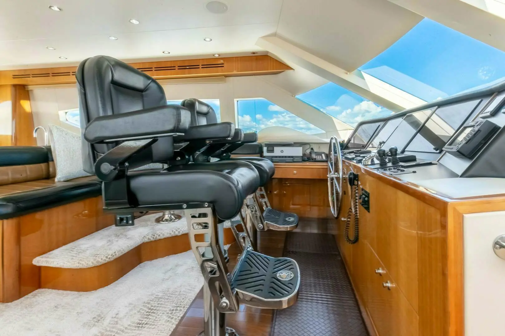 2008 Hatteras 80 enclosed bridge skylounge