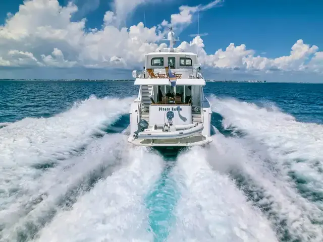 Hatteras 80 Enclosed Bridge Skylounge