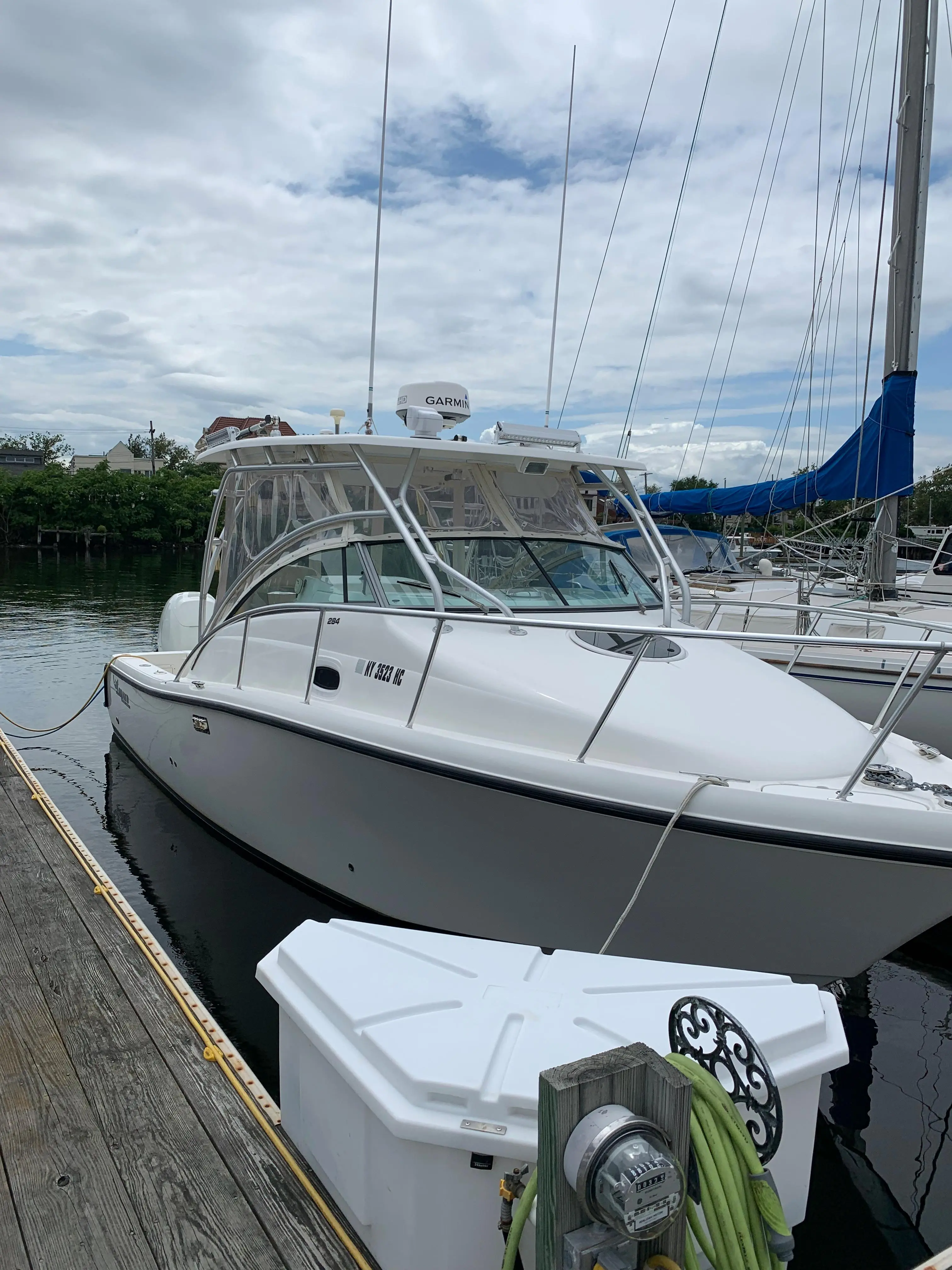 2009 Mako 284 express