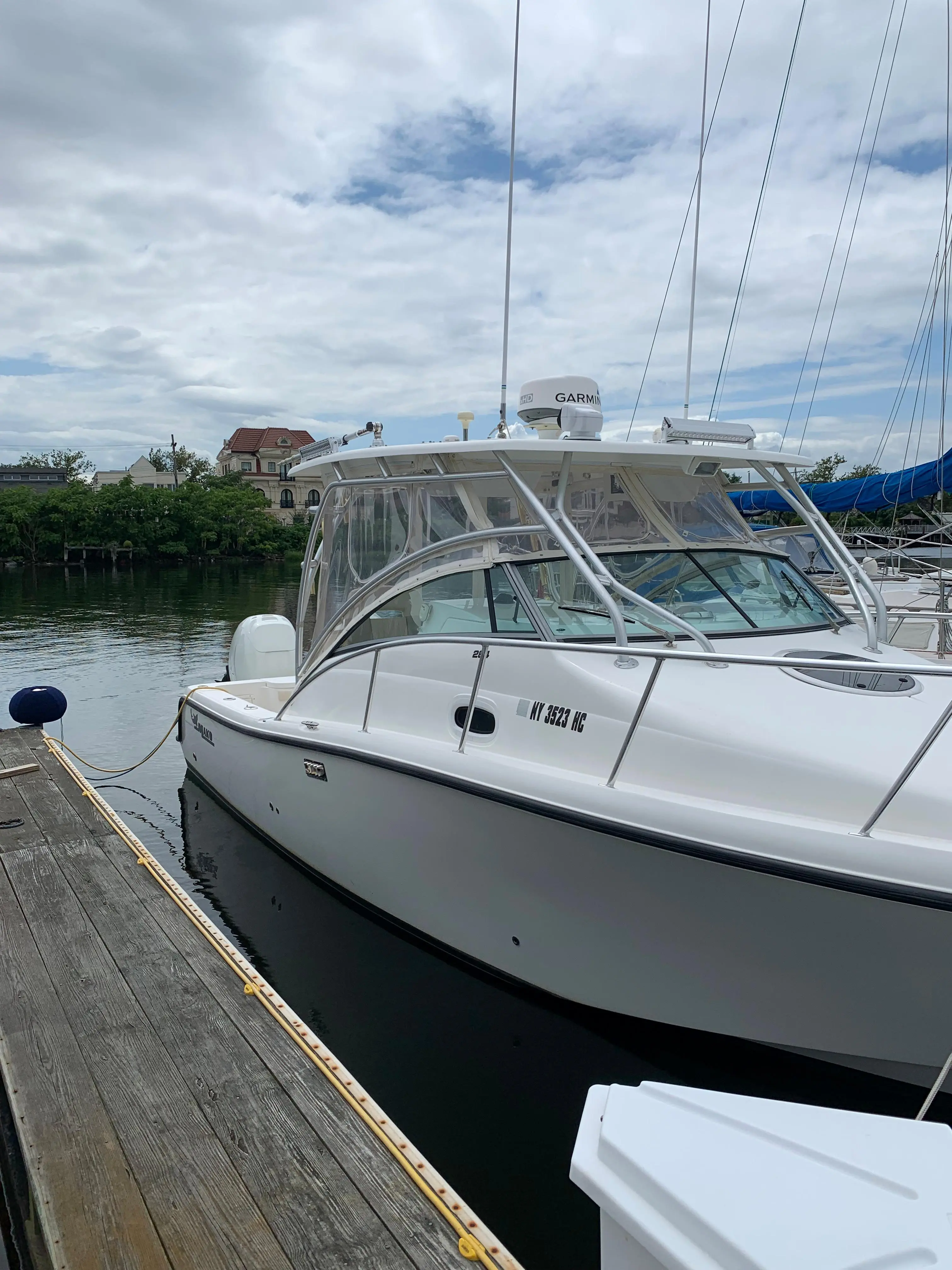 2009 Mako 284 express