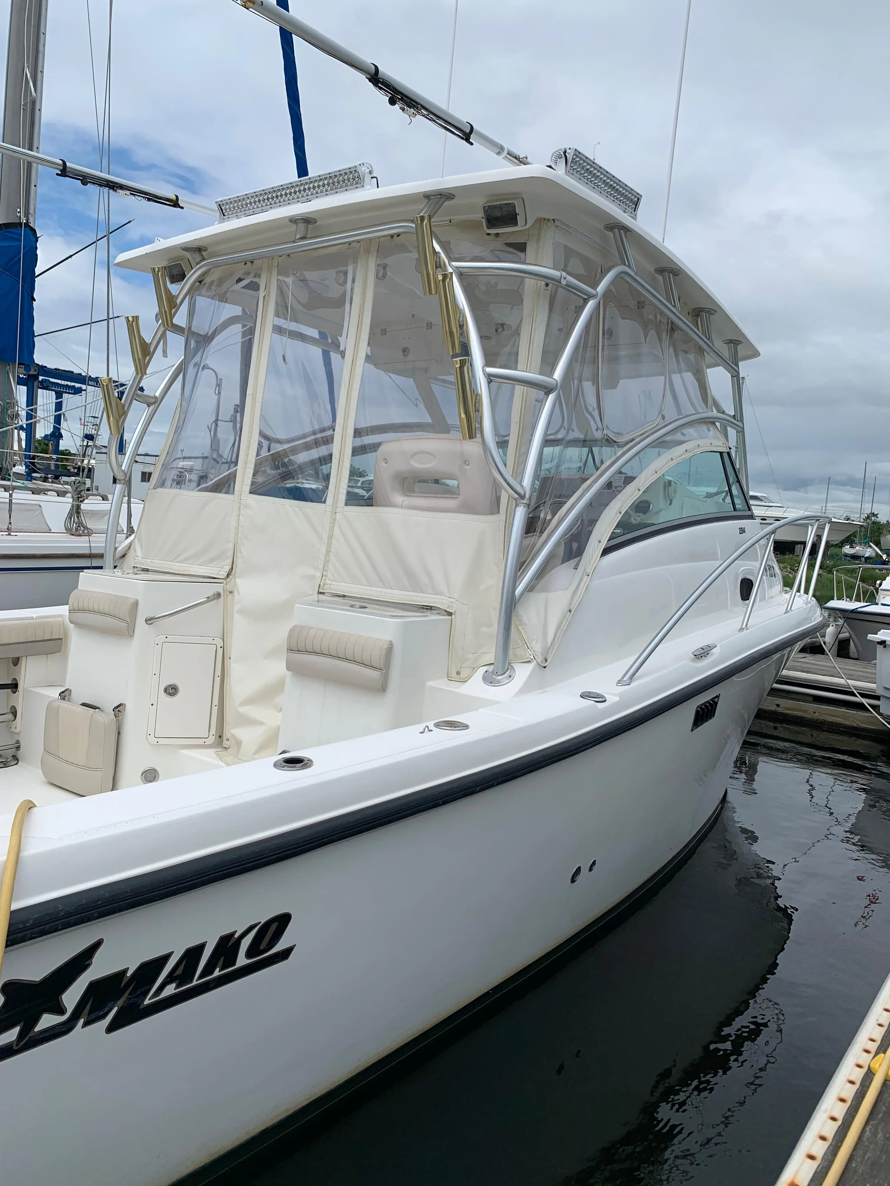 2009 Mako 284 express