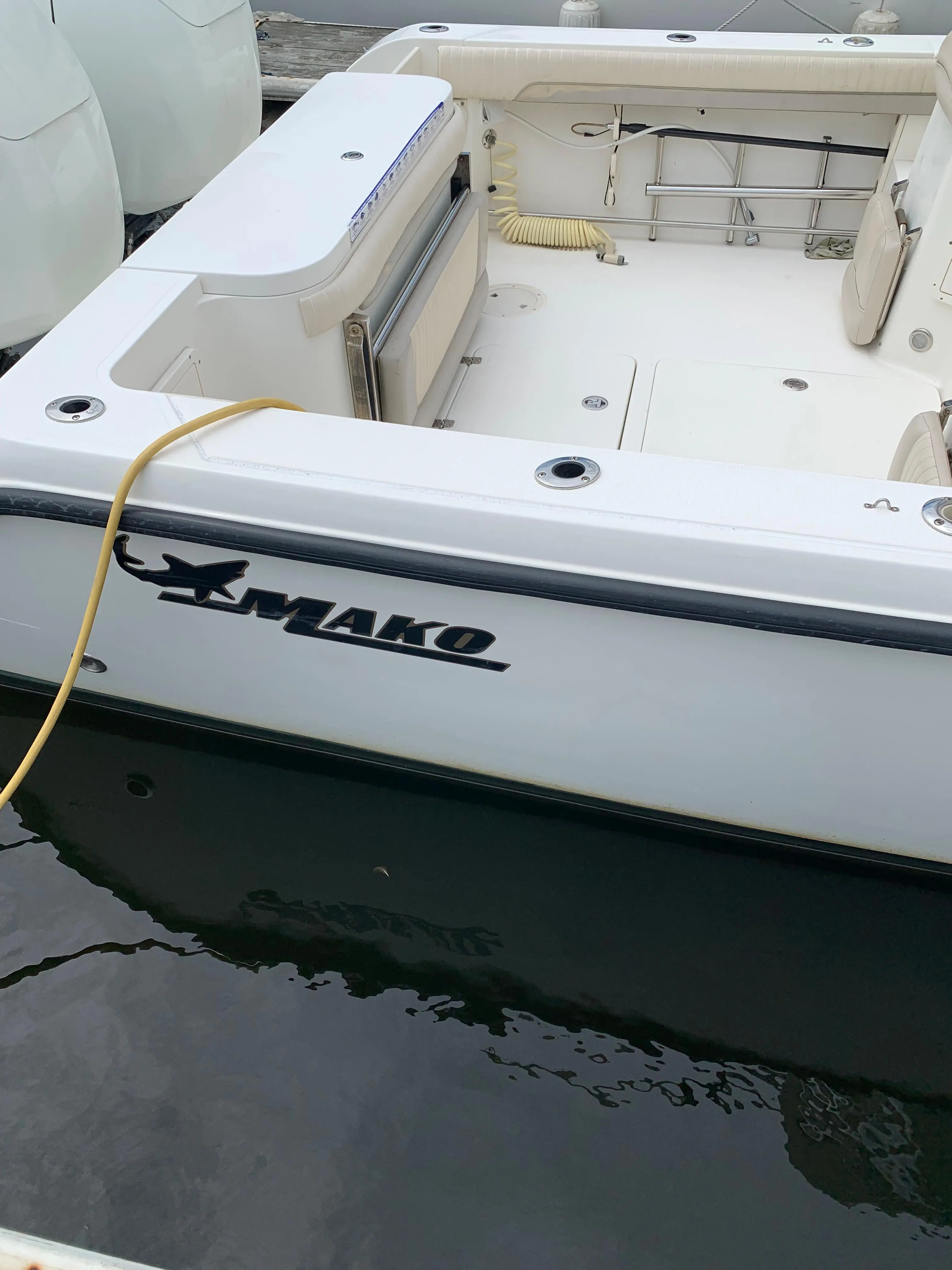 2009 Mako 284 express