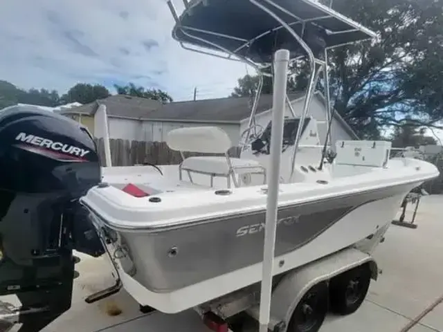 Sea Fox Boats 210 Center Console