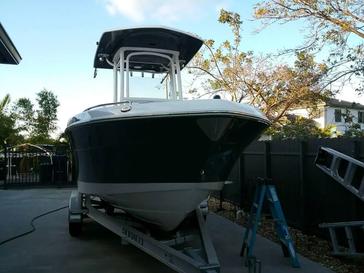 2017 Robalo r222 cc