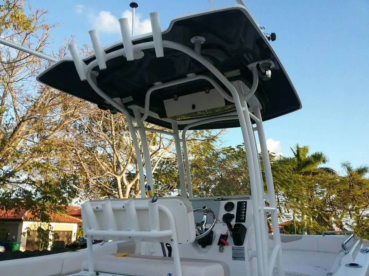 2017 Robalo r222 cc