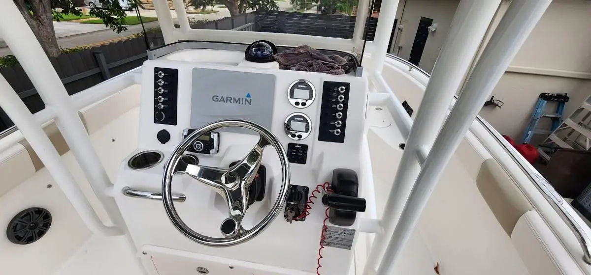 2017 Robalo r222 cc