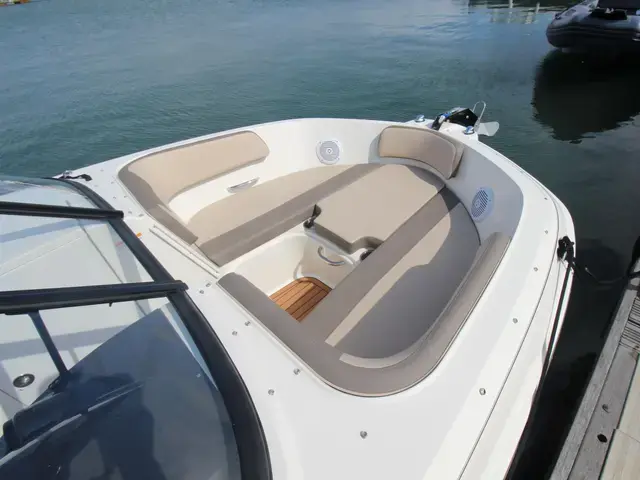 Bayliner Vr6